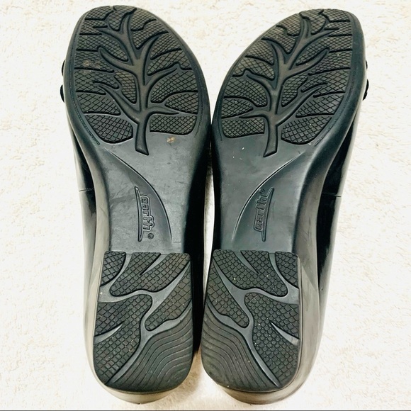 EARTH Floral Black slip-on man-made flats women’s size 7.5B - Picture 8 of 9